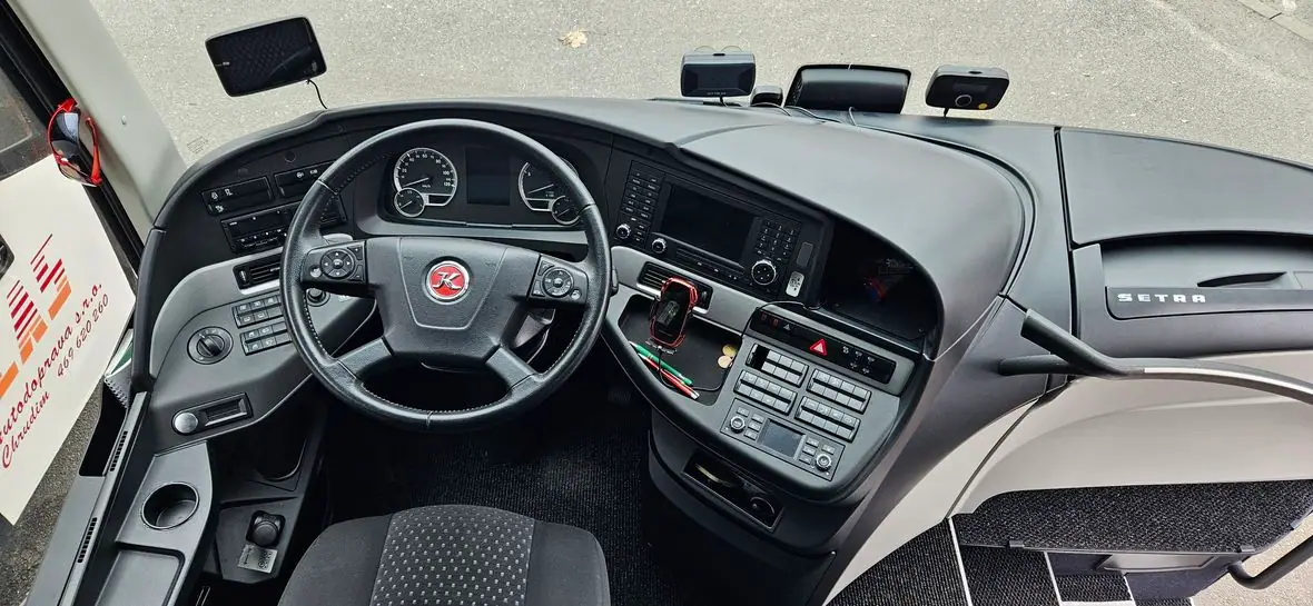 Palubní deska a volant Setry 515 HD