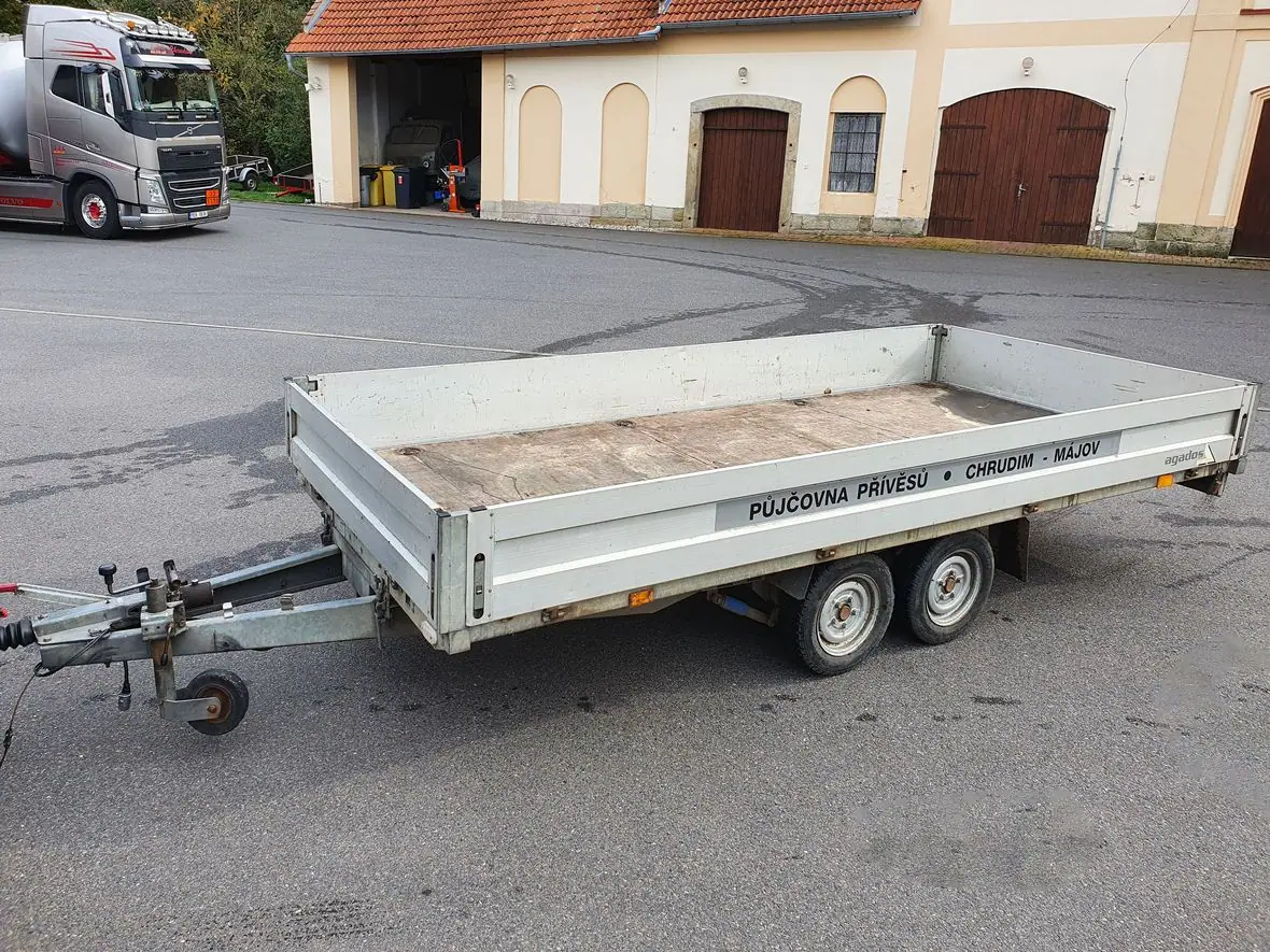 Vyklápěcí vlek č. 8 se dvěma nápravami