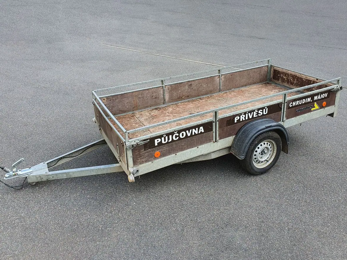 Vlek č. 9 s dřevěnými bočnicemi